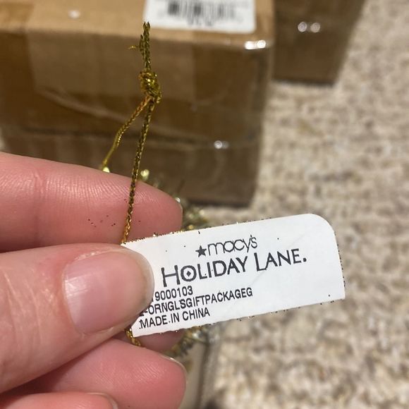 NWT. Holiday Lane by Macys Gift Packages Ornaments - Picture 4 of 7
